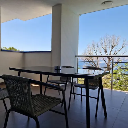 Vera - Luxury Seafront *