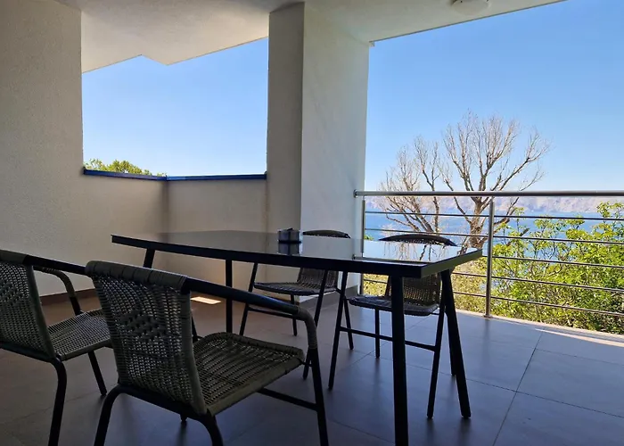 Vera - Luxury Seafront