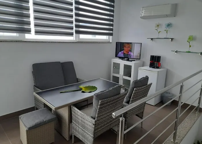 Vera - Luxury Seafront