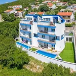 Vera - Luxury Seafront *
