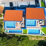 Vera - Luxury Seafront דירה