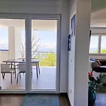 Vera - Luxury Seafront