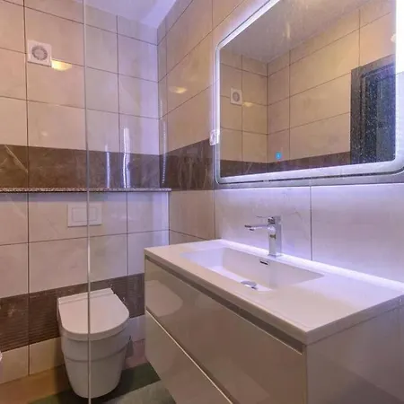 Vera - Luxury Seafront Apartment Klenovica