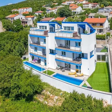 Vera - Luxury Seafront *