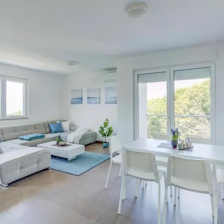 Vera - Luxury Seafront דירה *