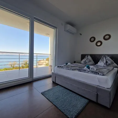 Vera - Luxury Seafront