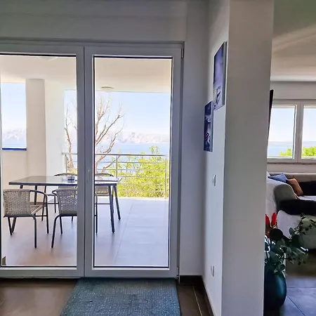 Vera - Luxury Seafront