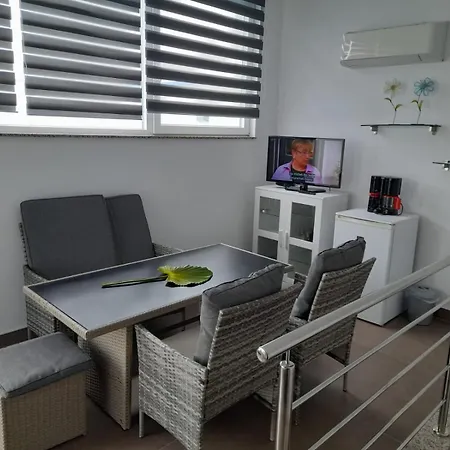 Vera - Luxury Seafront