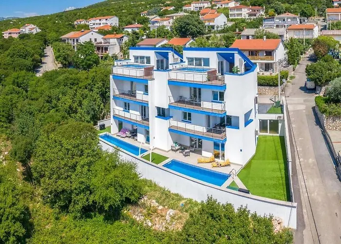 Vera - Luxury Seafront *