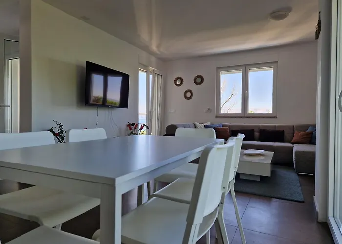 Vera - Luxury Seafront Apartament