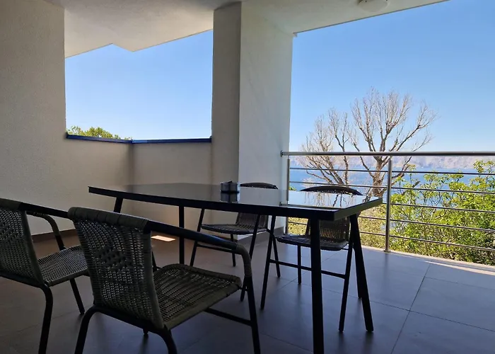 Vera - Luxury Seafront *