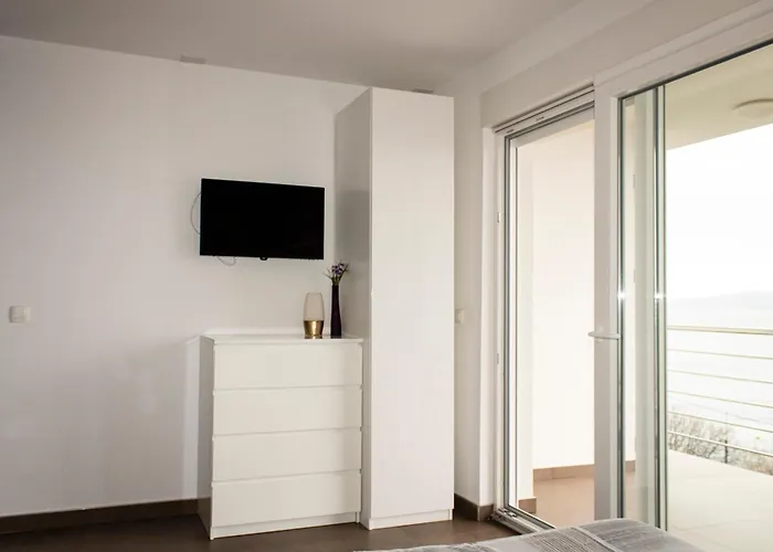 Vera - Luxury Seafront Klenovica